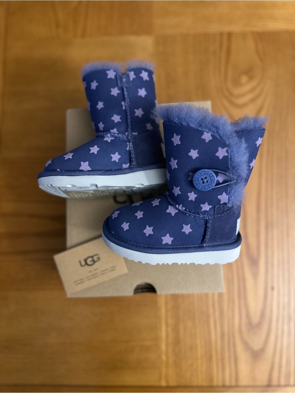 NIB UGG T BAILEY BUTTON ll STARS NIB Toddler Size 6